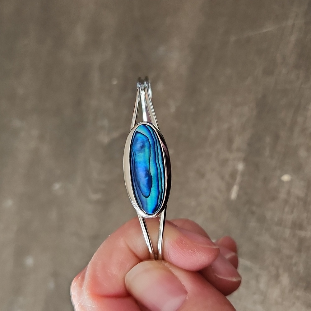 Ariki Paua Shell Bracelet - Picture 3 of 5